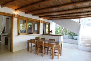 Terraza cubierta de la villa